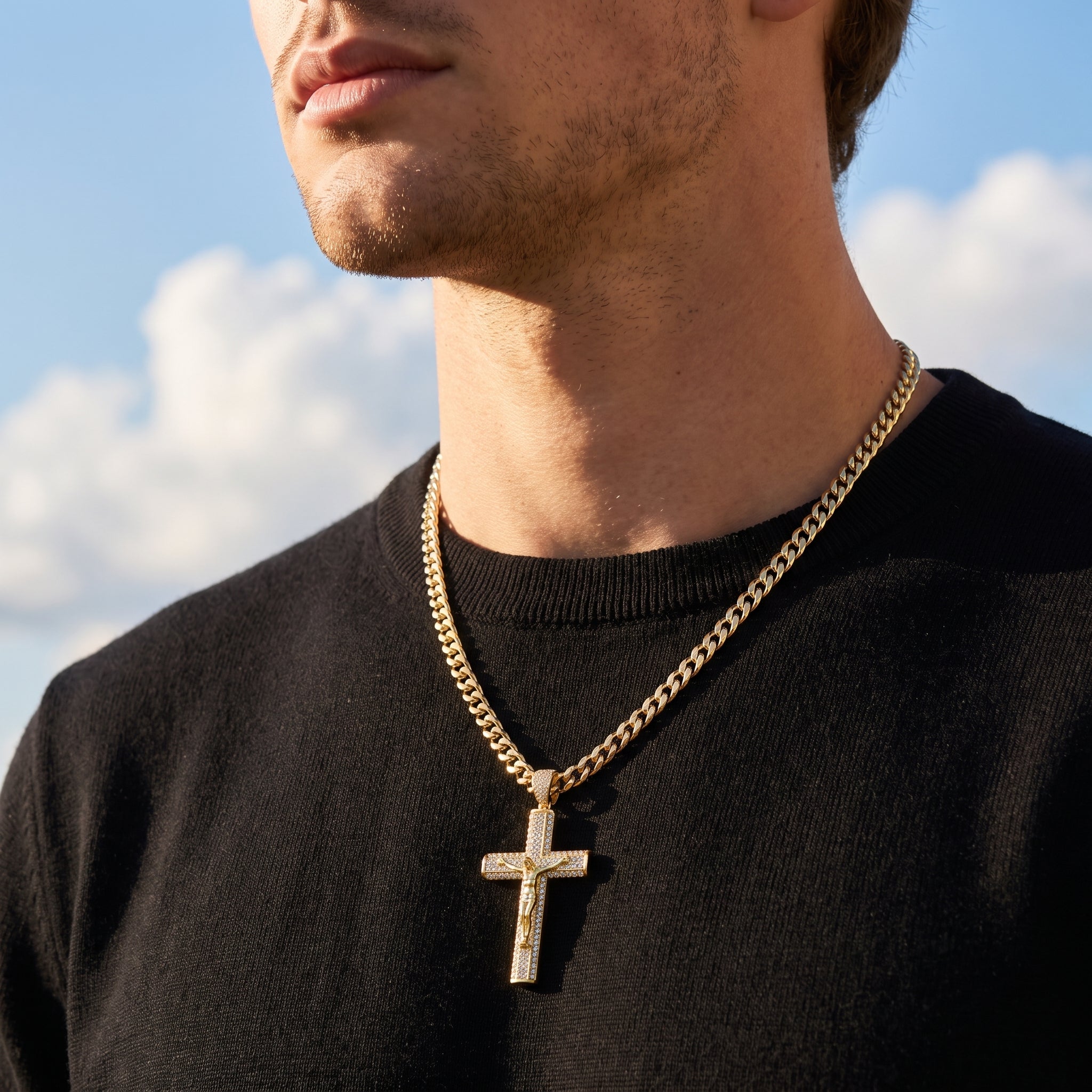 KAELYS · Sagré — Cadena cubana chapada en oro con cruz de Cristo